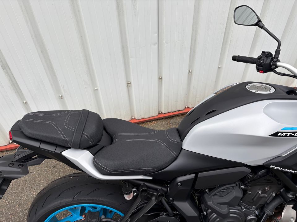 YAMAHA MT-07 Y-AMT 28