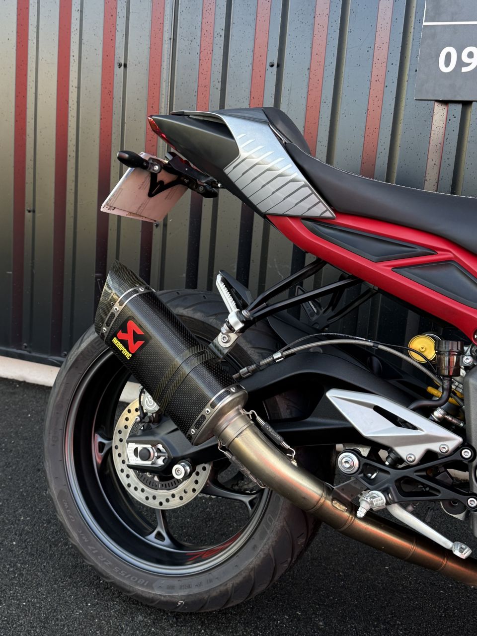 TRIUMPH STREET TRIPLE 765 RS 15