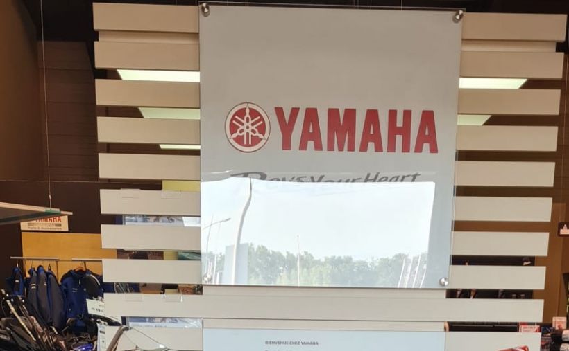 YAMAHA YZF 1000 R1 4