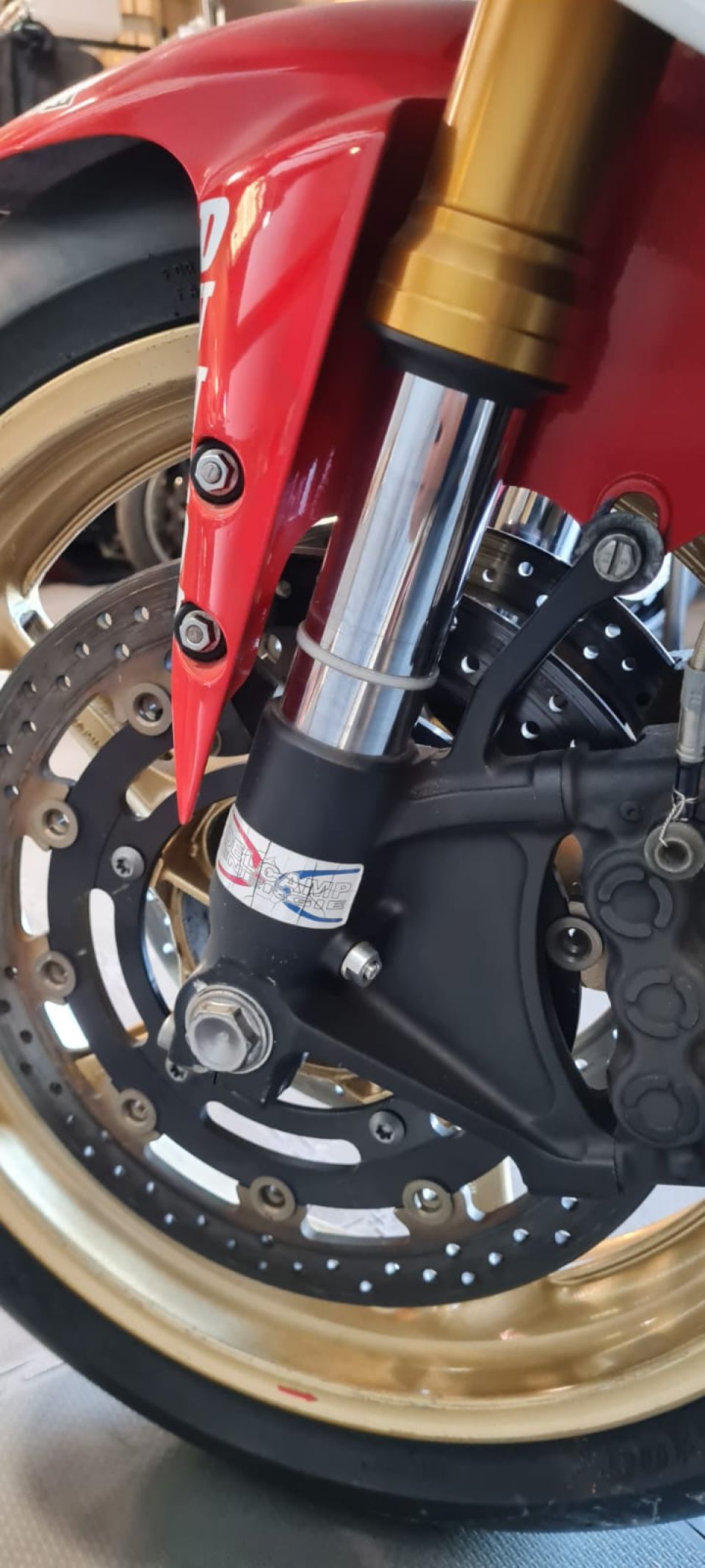 YAMAHA YZF 1000 R1 7