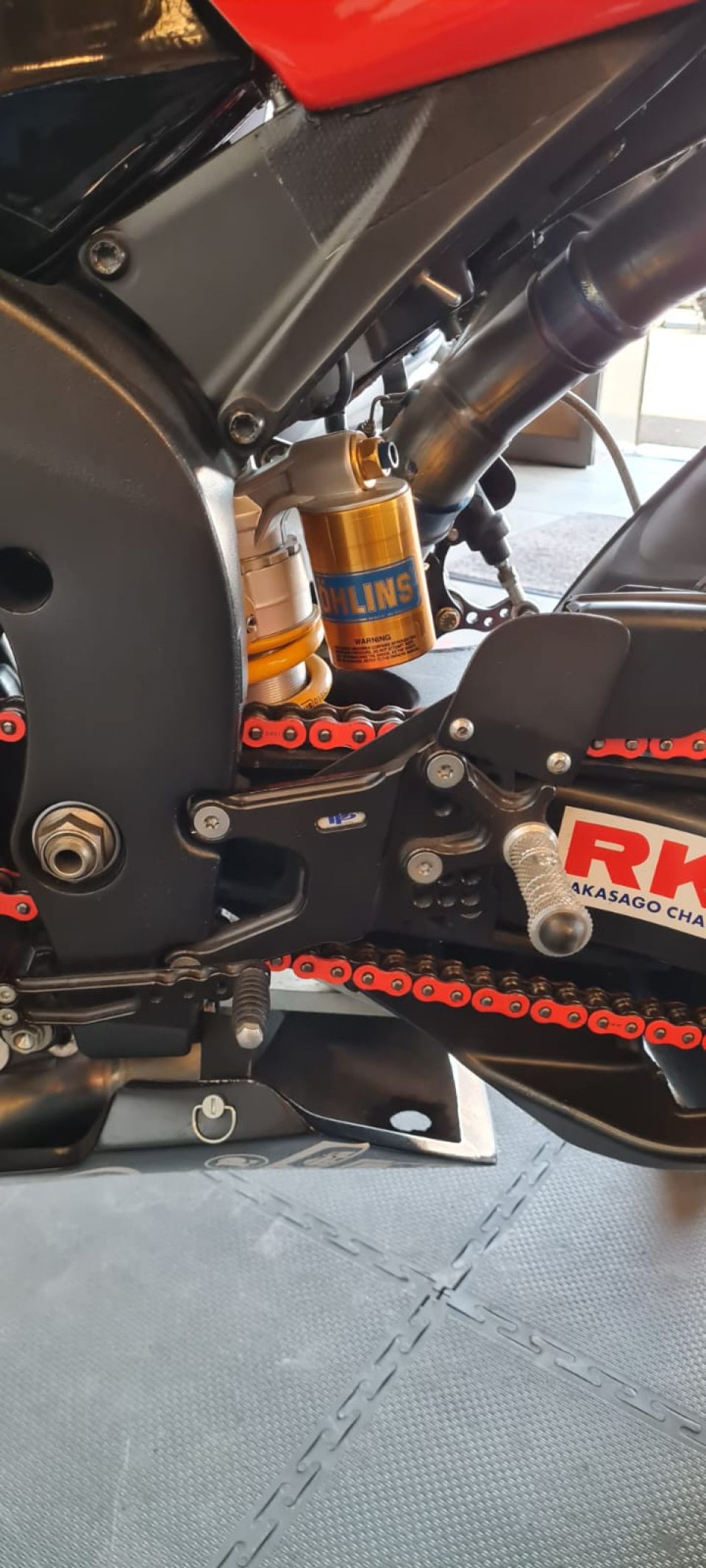 YAMAHA YZF 1000 R1 9