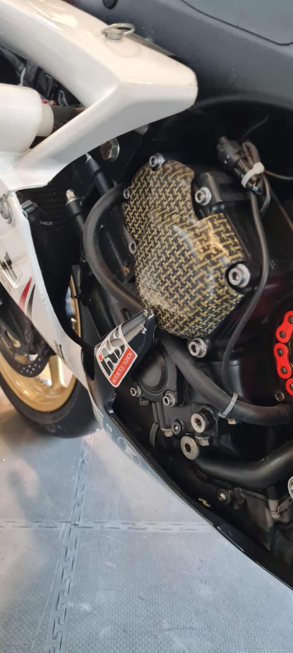 YAMAHA YZF 1000 R1 10