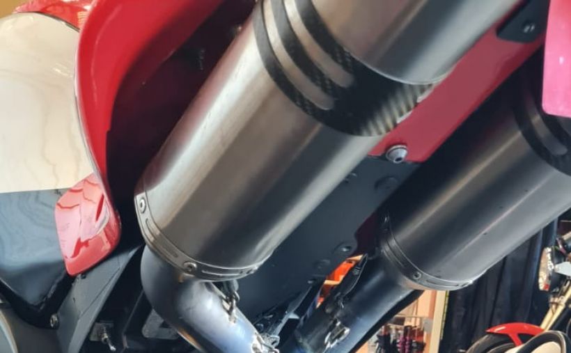 YAMAHA YZF 1000 R1 13