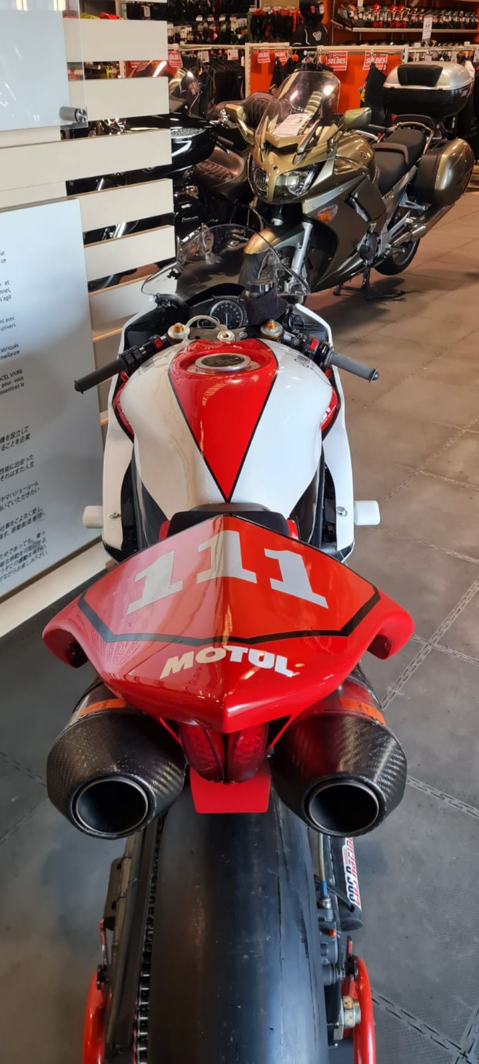 YAMAHA YZF 1000 R1 14