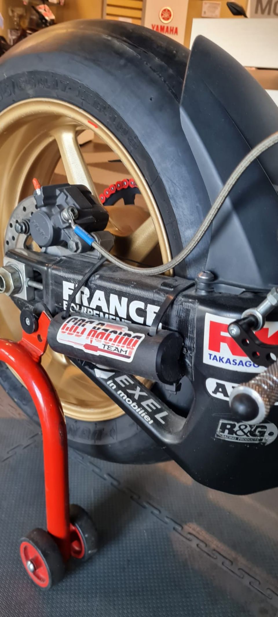 YAMAHA YZF 1000 R1 15