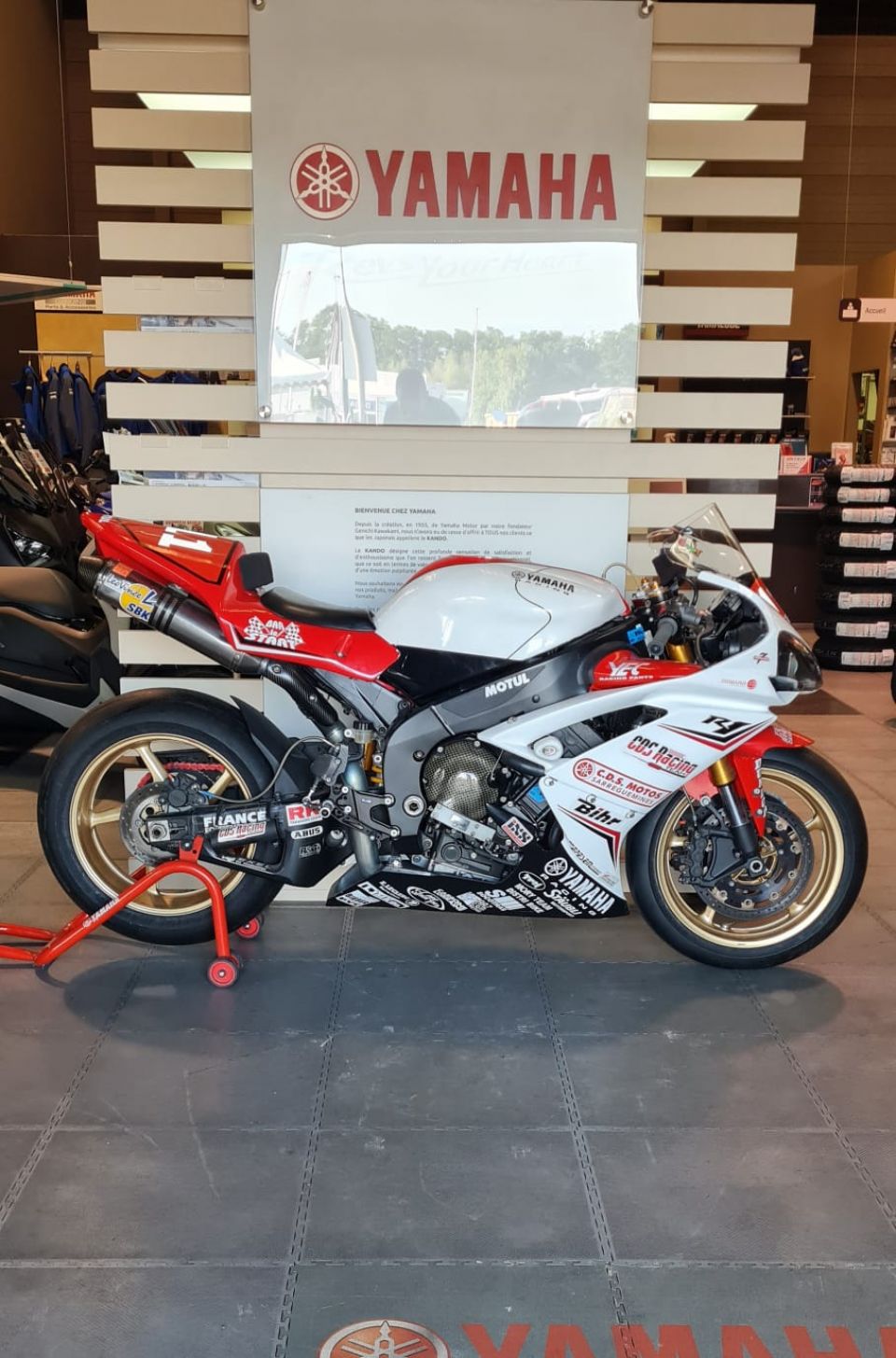 YAMAHA YZF 1000 R1 1