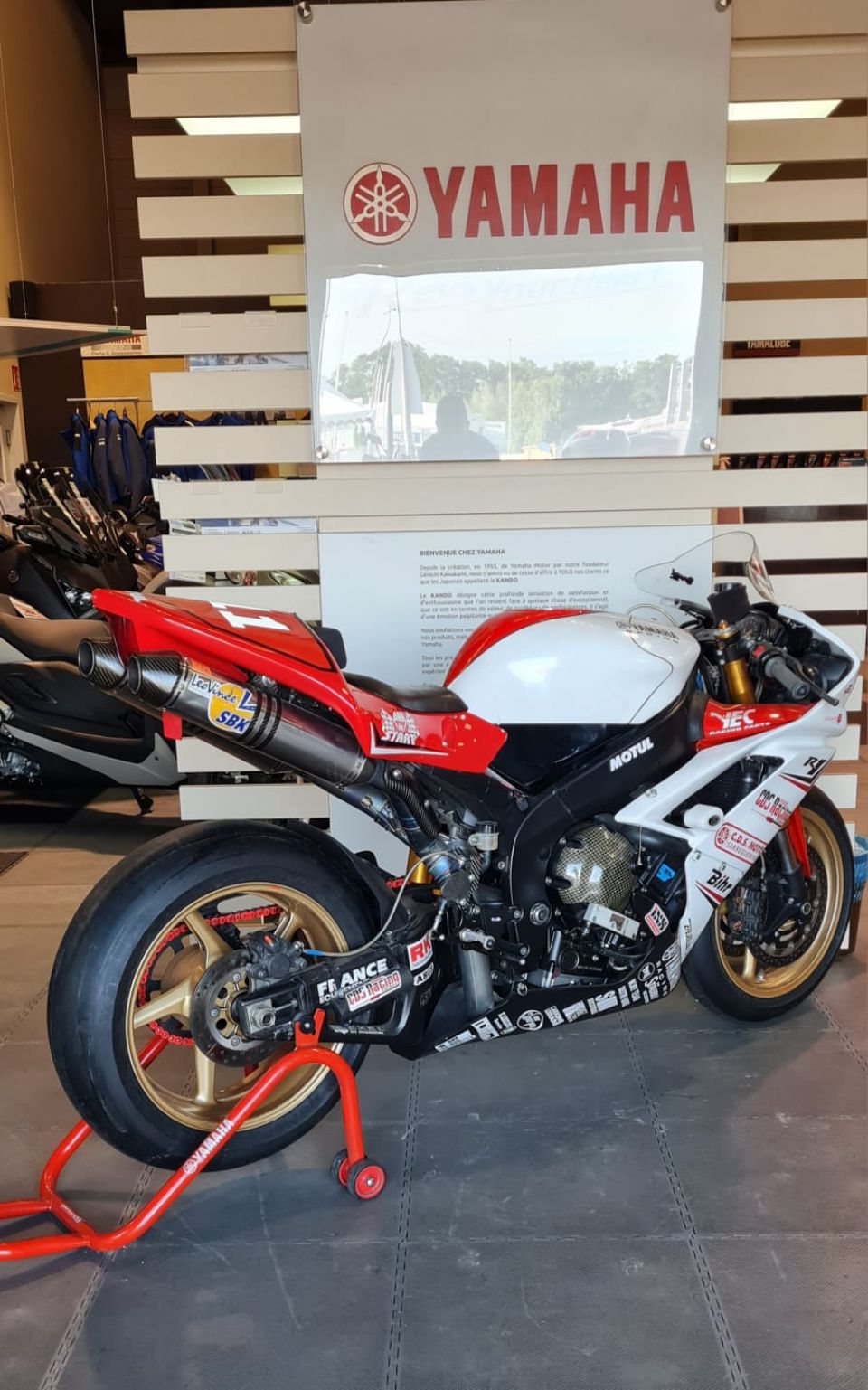 YAMAHA YZF 1000 R1 2