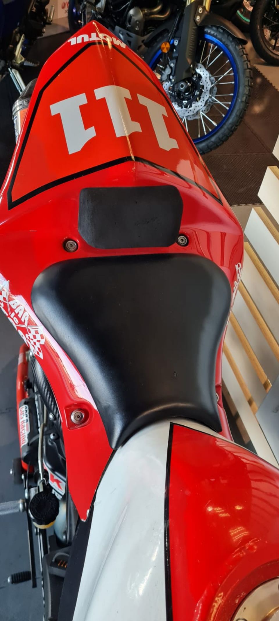 YAMAHA YZF 1000 R1 19