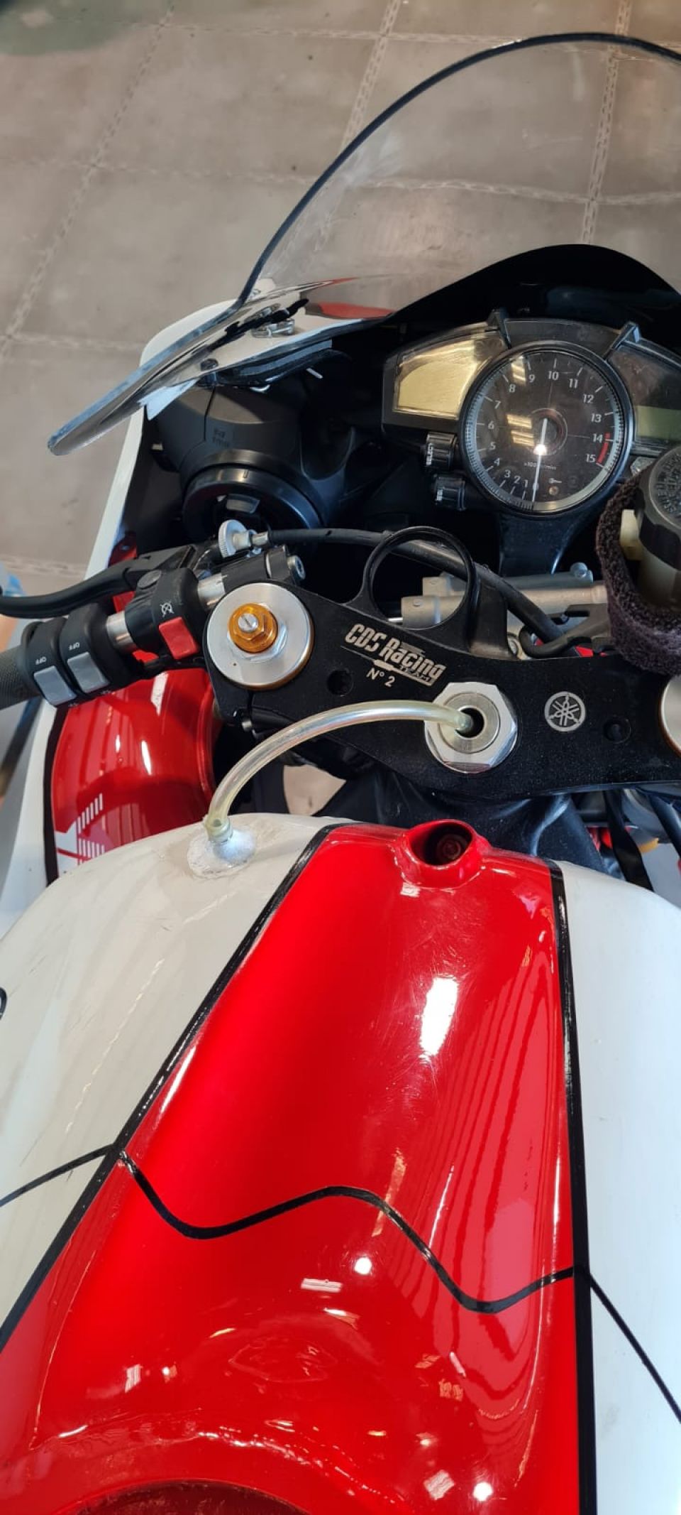 YAMAHA YZF 1000 R1 21