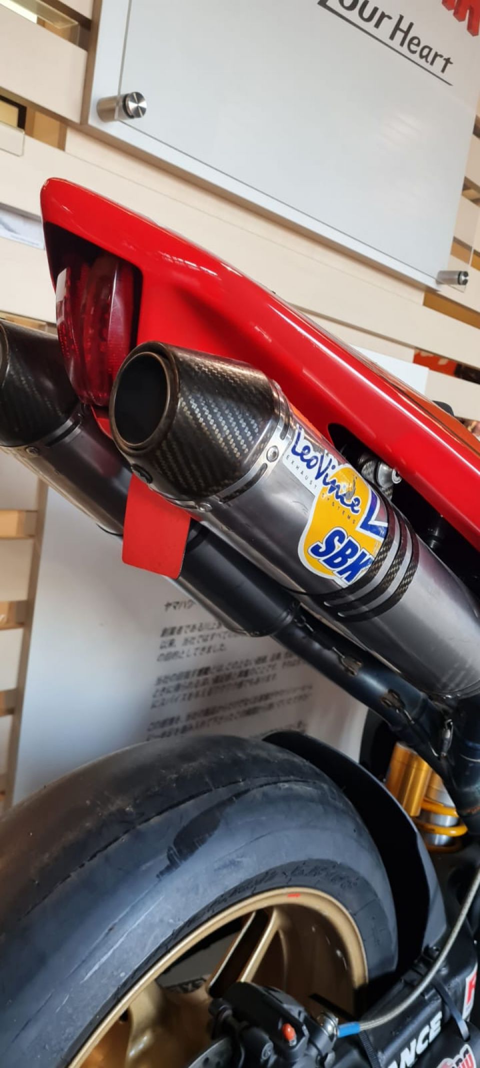 YAMAHA YZF 1000 R1 22