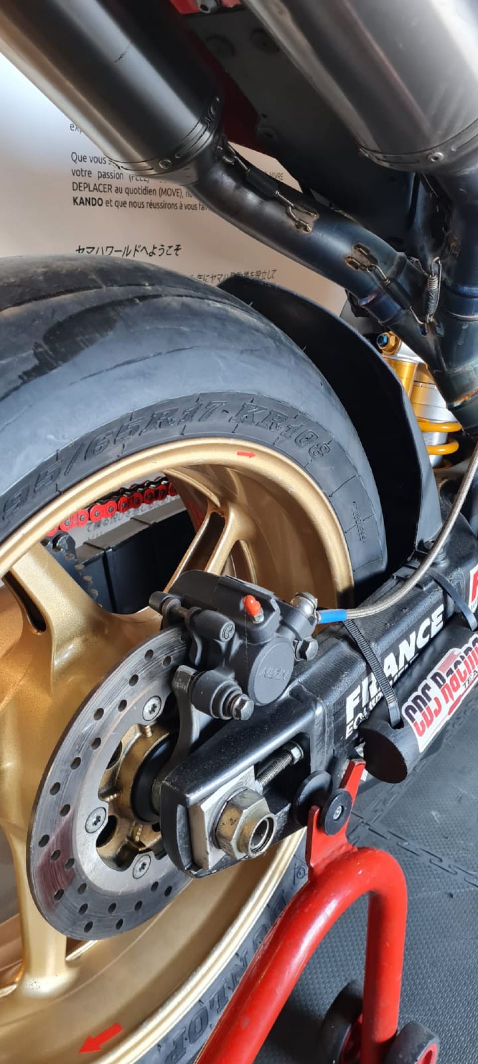 YAMAHA YZF 1000 R1 23