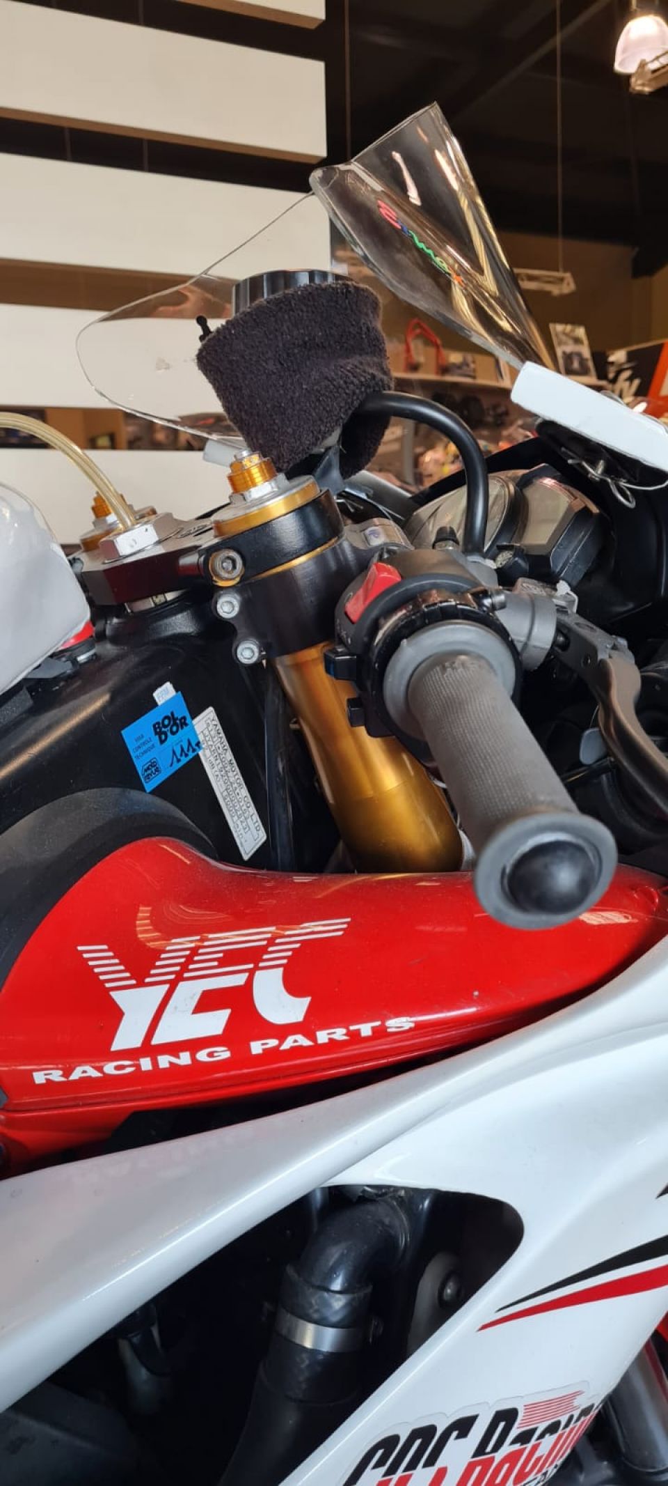 YAMAHA YZF 1000 R1 24