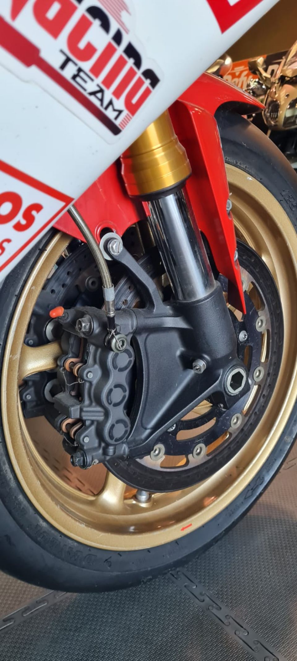 YAMAHA YZF 1000 R1 25