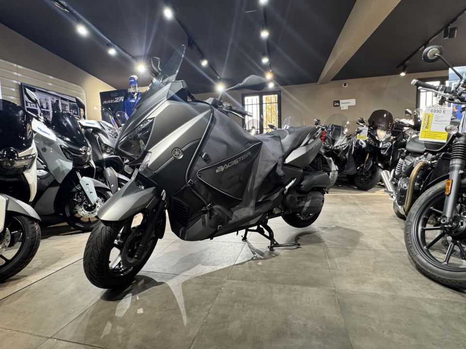YAMAHA X-MAX 125 0