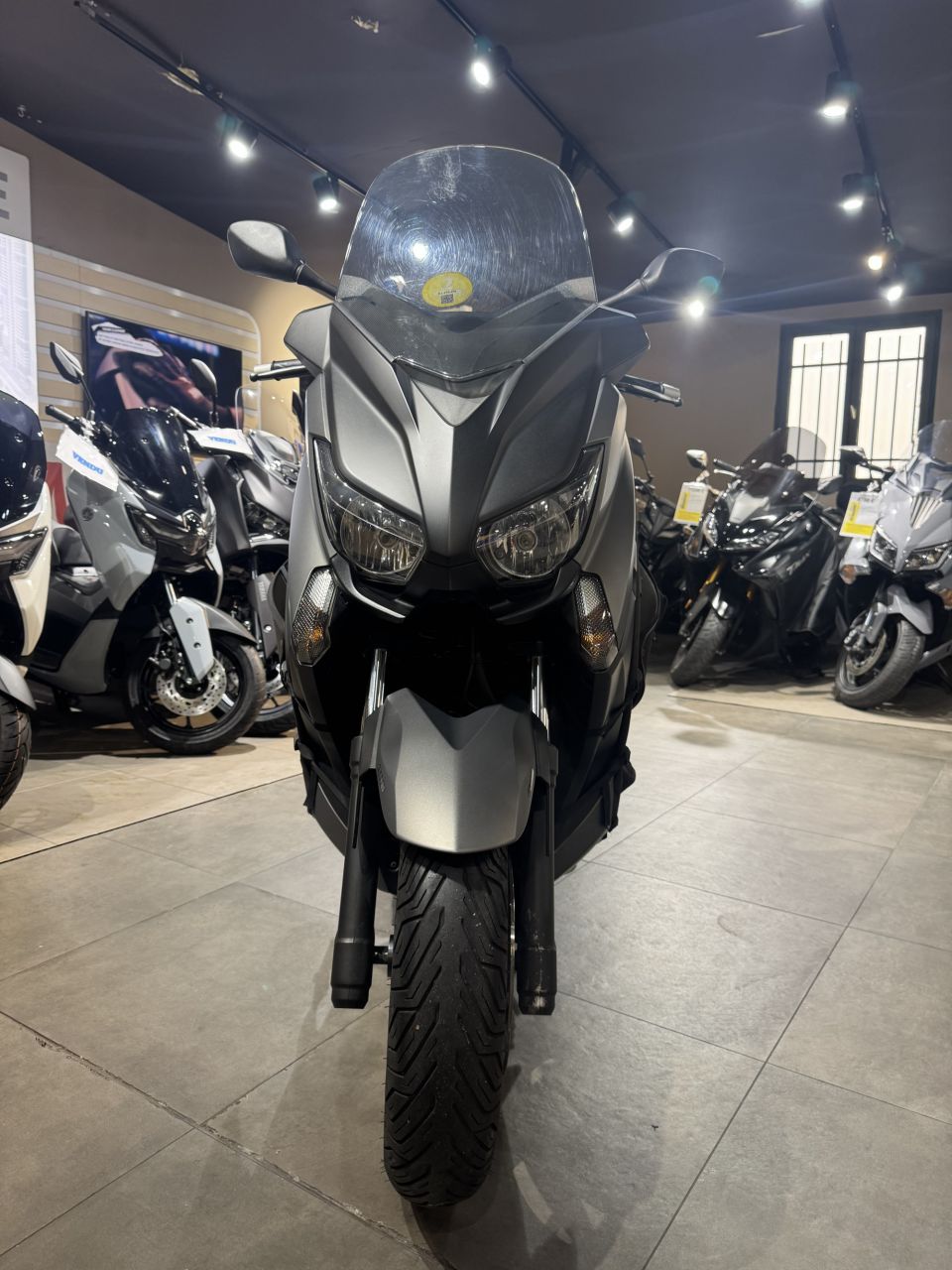 YAMAHA X-MAX 125 2