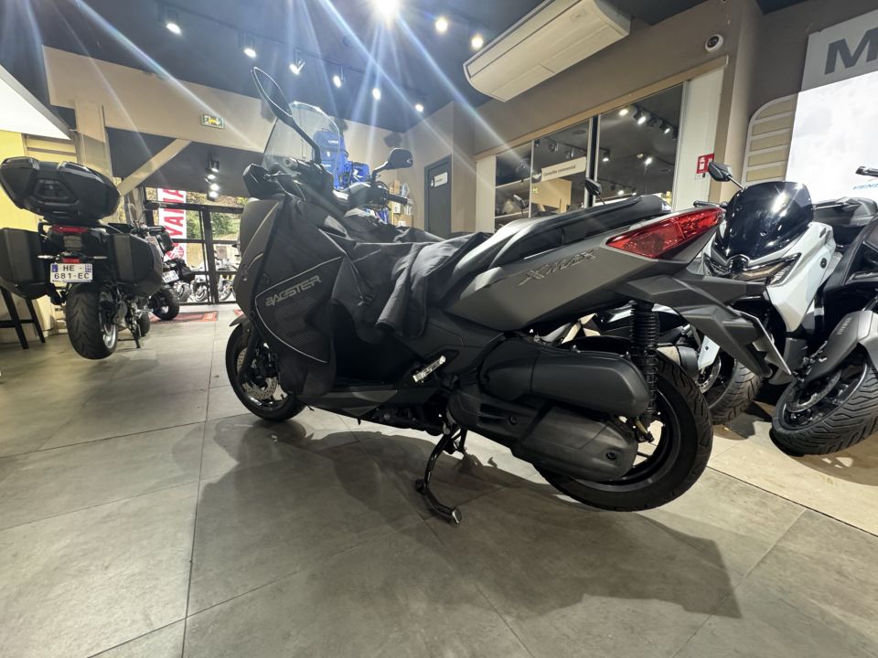 YAMAHA X-MAX 125 3