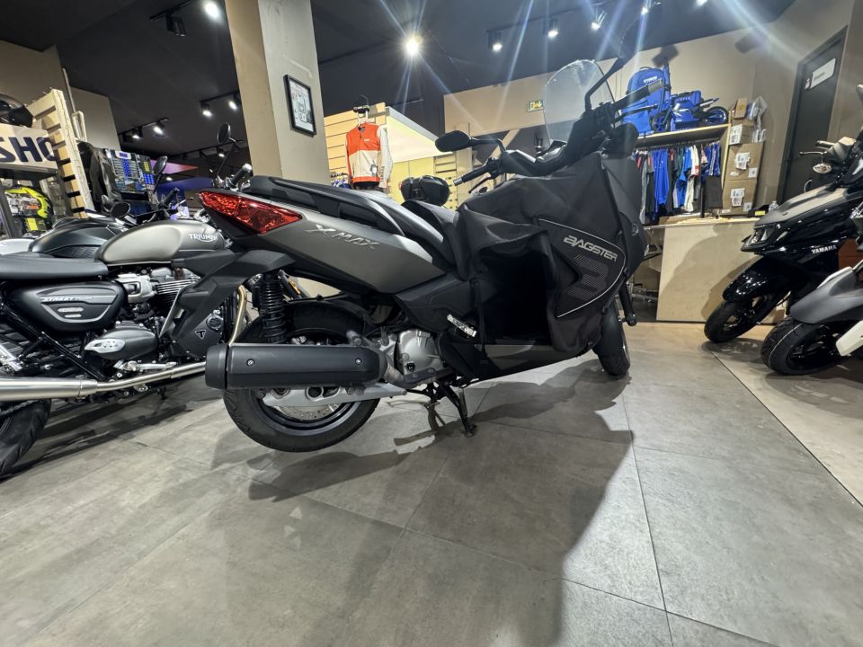 YAMAHA X-MAX 125 4