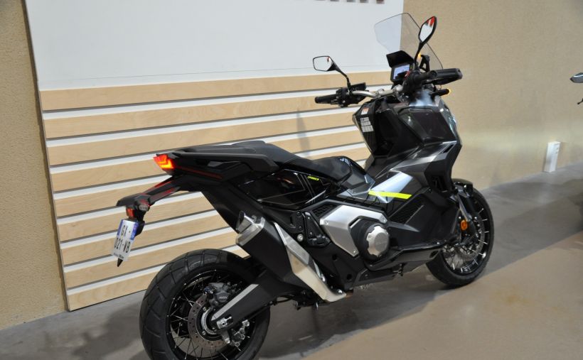 HONDA X-ADV 8