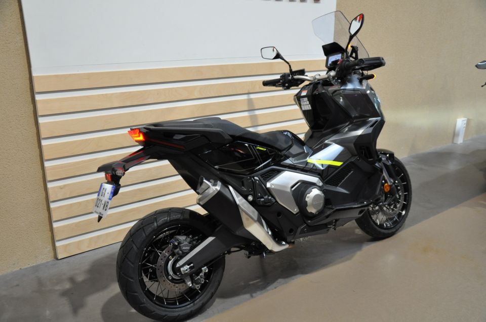 HONDA X-ADV 8