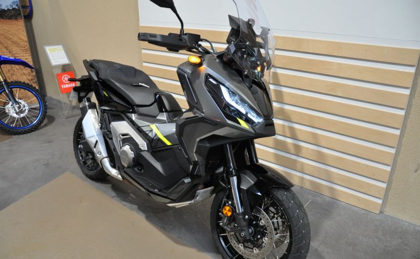 HONDA X-ADV 9