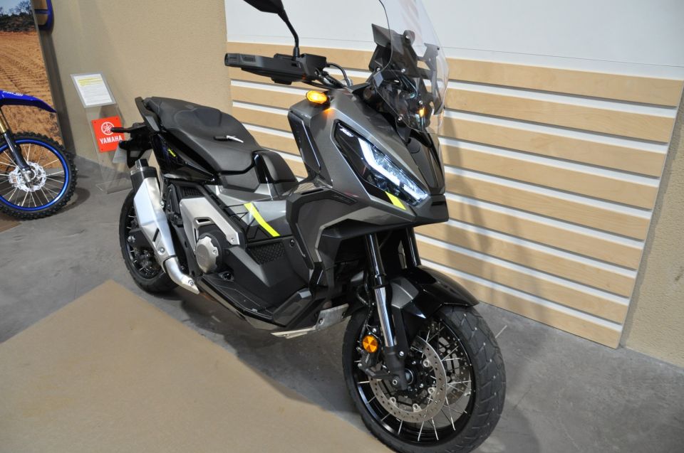 HONDA X-ADV 9
