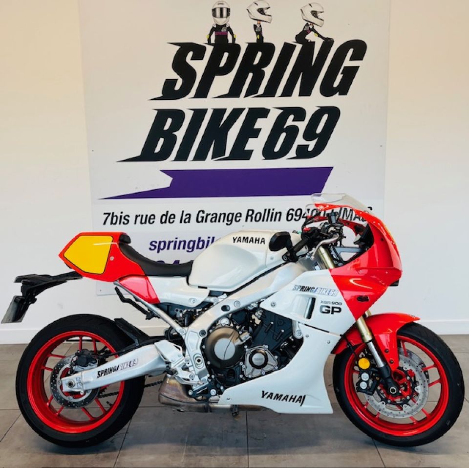YAMAHA XSR 900 GP 8