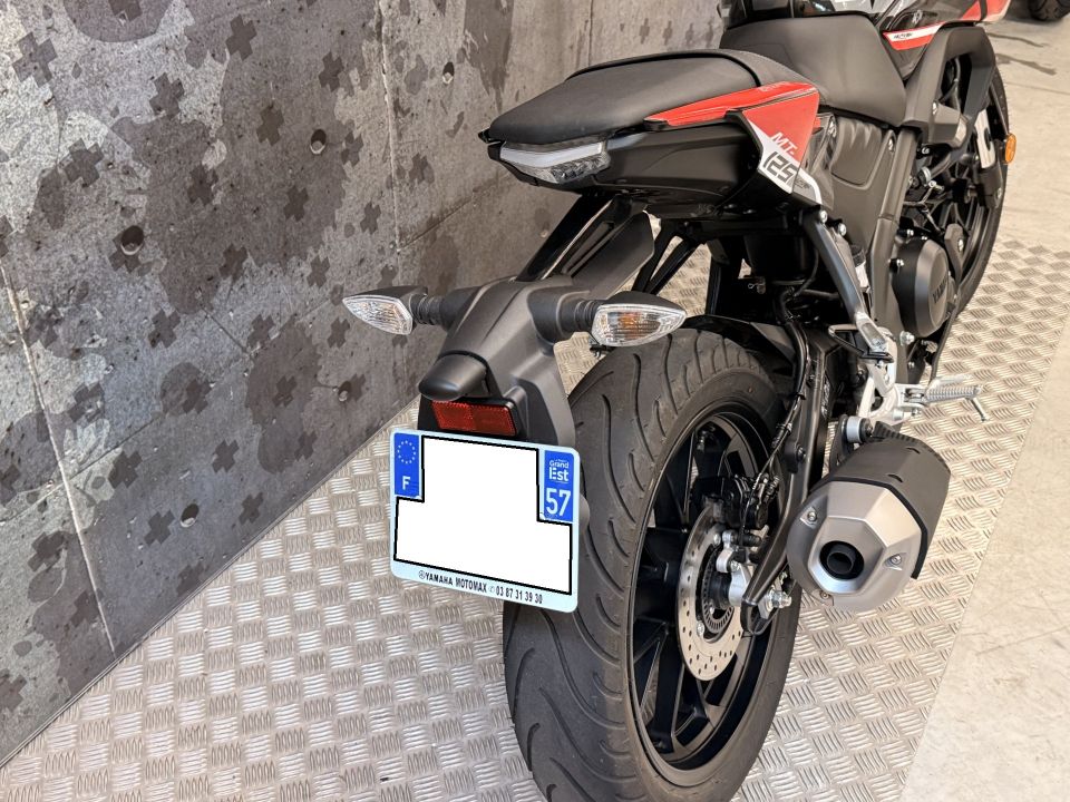 YAMAHA MT-125 ABS 18