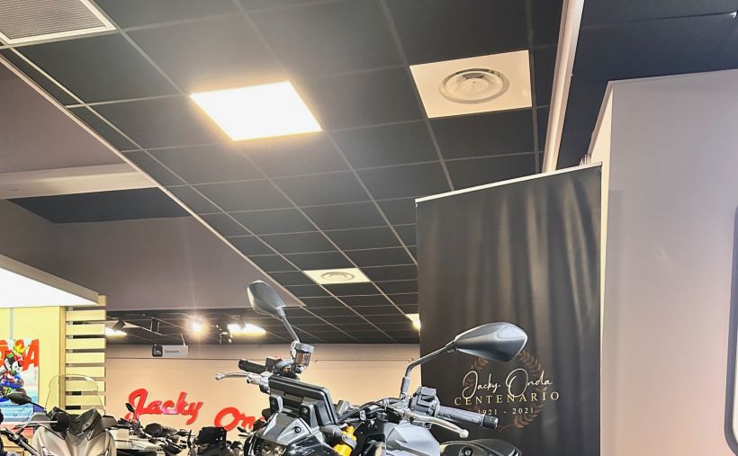YAMAHA MT-09 SP 1