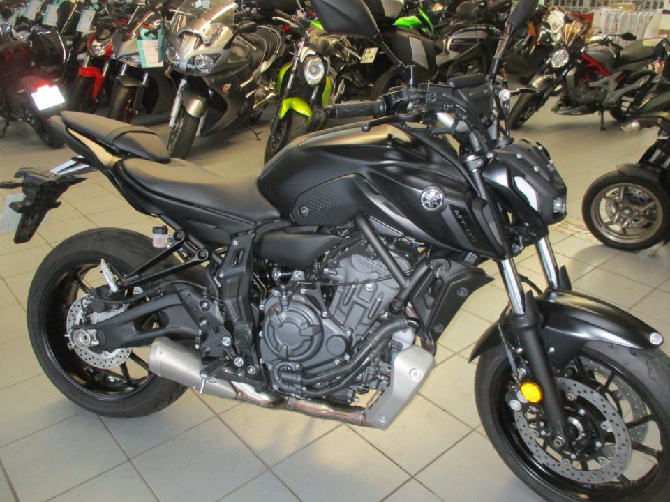 YAMAHA MT-07 10