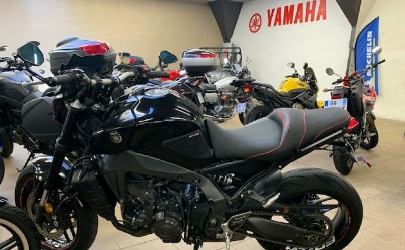 YAMAHA MT-09 1