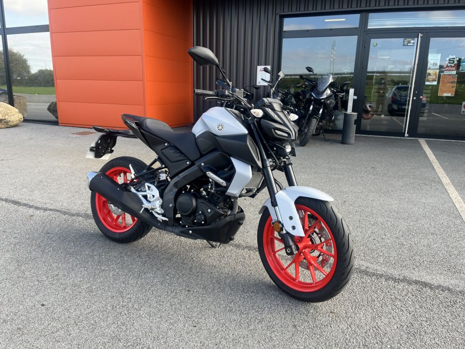 YAMAHA MT-125 0
