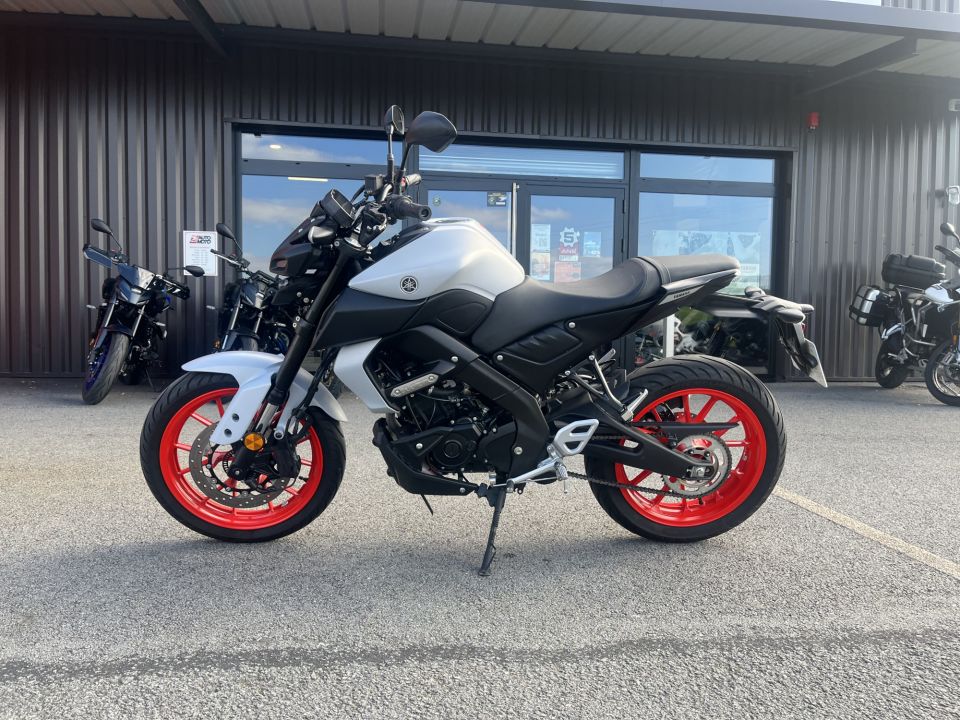 YAMAHA MT-125 10