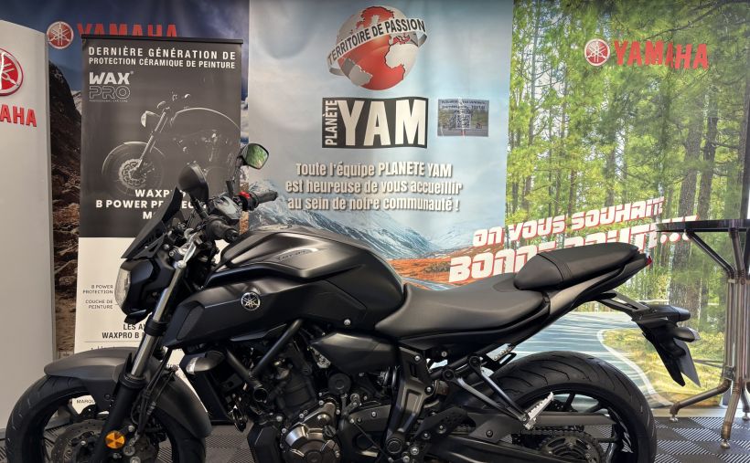YAMAHA MT-07 5