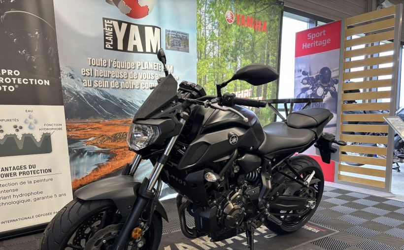 YAMAHA MT-07 6