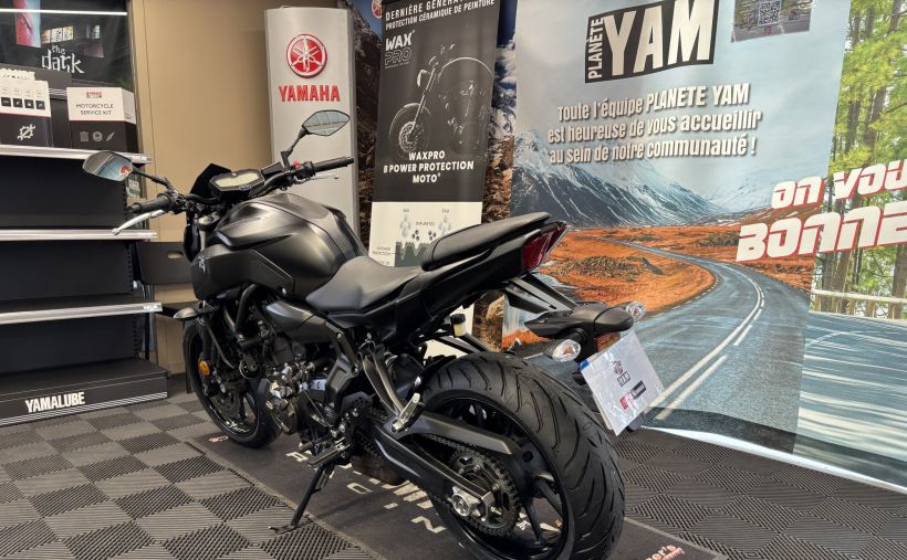 YAMAHA MT-07 7