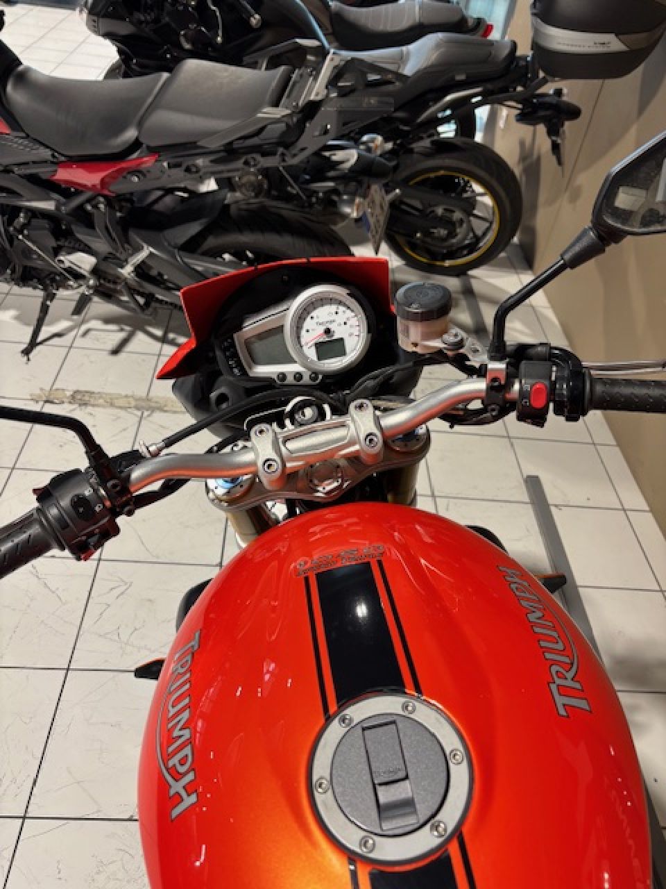 TRIUMPH SPEED TRIPLE 1050 2