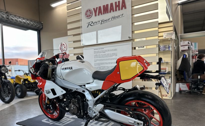 YAMAHA XSR 900 GP 1