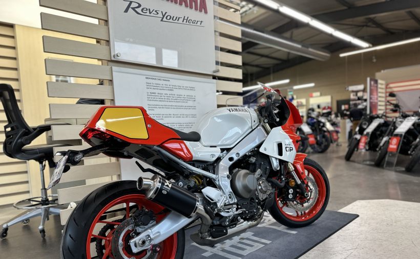 YAMAHA XSR 900 GP 4