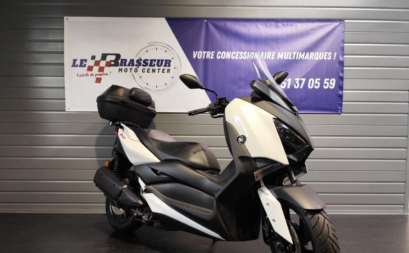 YAMAHA XMAX 300 0
