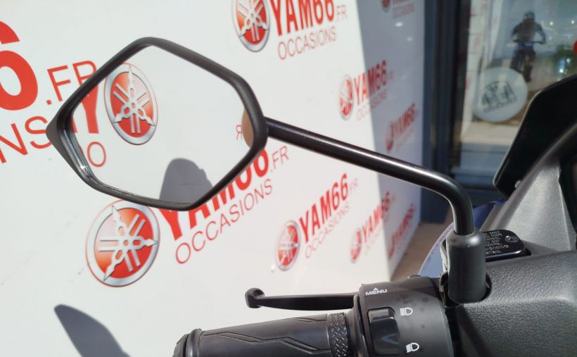 YAMAHA NMAX 125 9