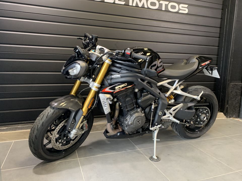 TRIUMPH SPEED TRIPLE 1200 RS 16