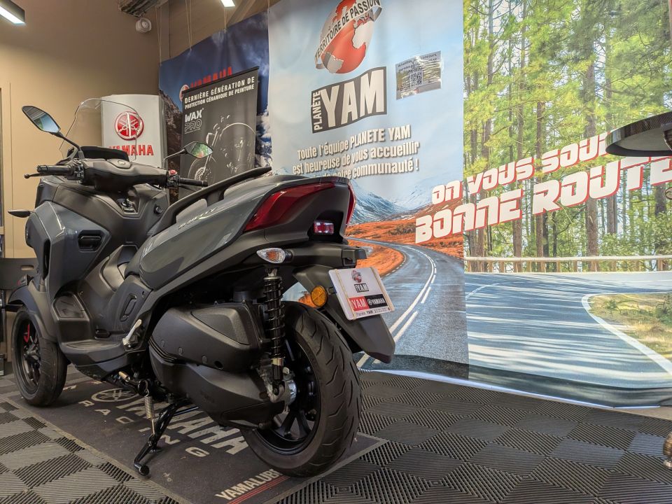 YAMAHA TRICITY 300 6