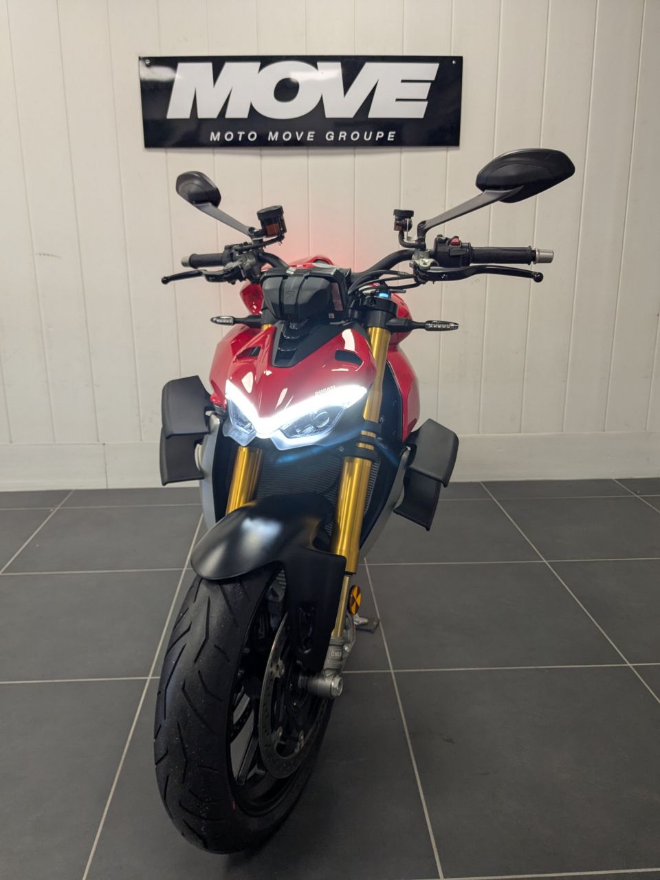 DUCATI STREETFIGHTER V4S 2