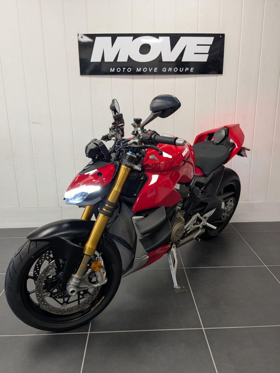 DUCATI STREETFIGHTER V4S 3