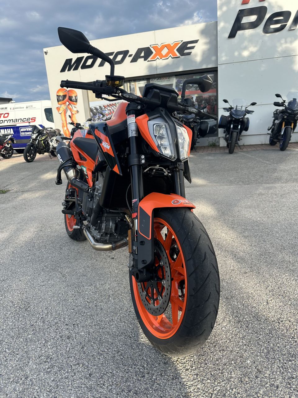 KTM 890 DUKE GP 1