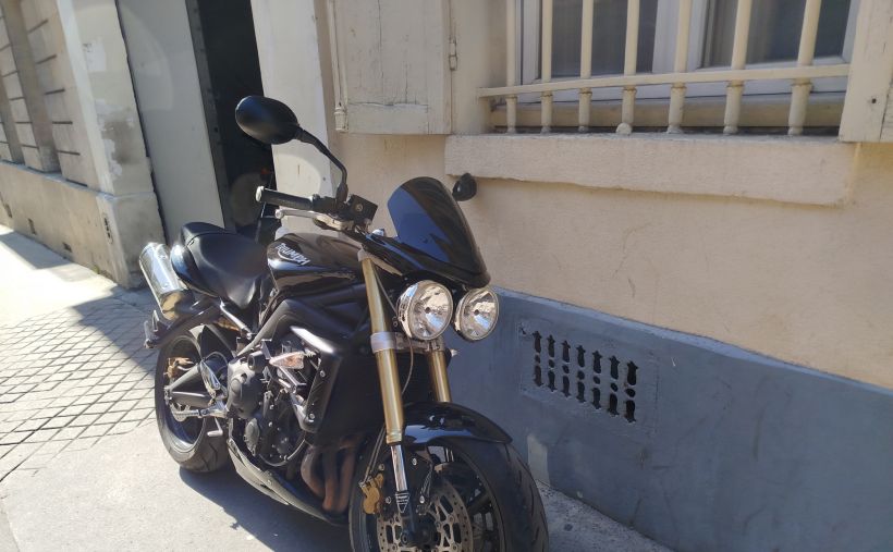 TRIUMPH STREET TRIPLE 675 1