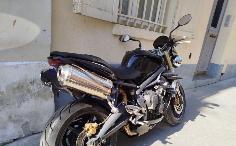 TRIUMPH STREET TRIPLE 675 2