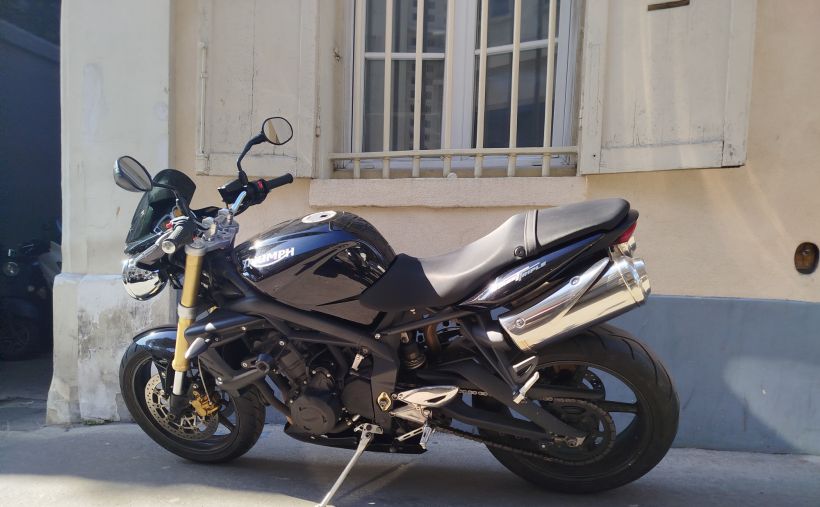 TRIUMPH STREET TRIPLE 675 3