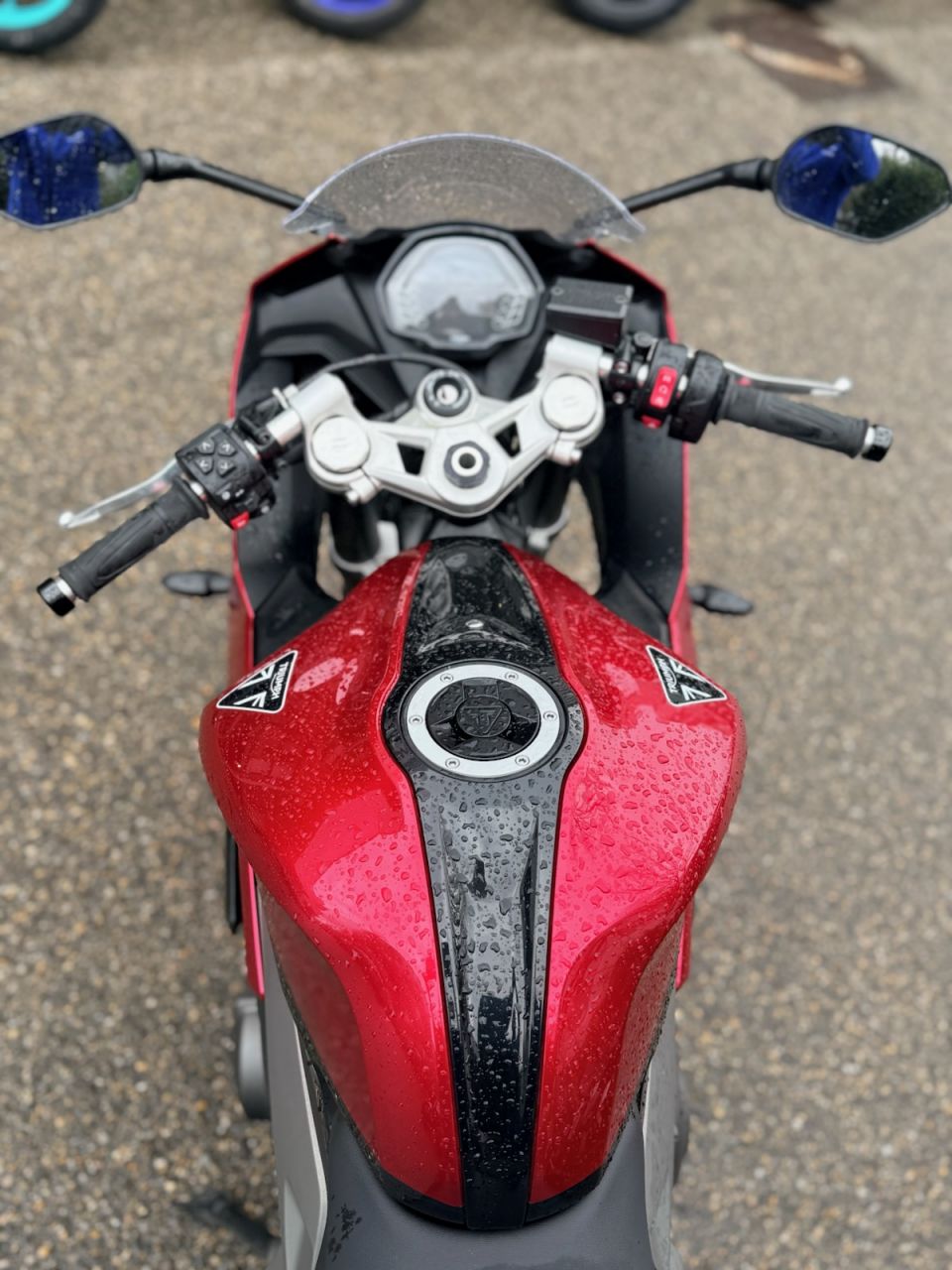 TRIUMPH 	DAYTONA 660 2