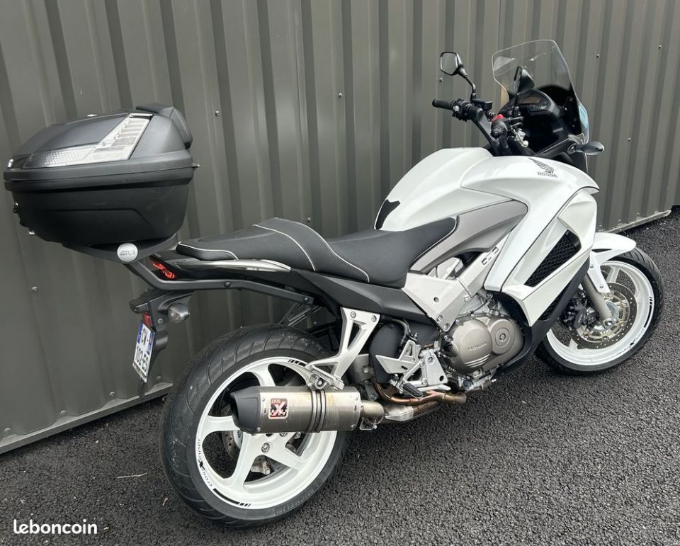 HONDA VFR 800 X 3